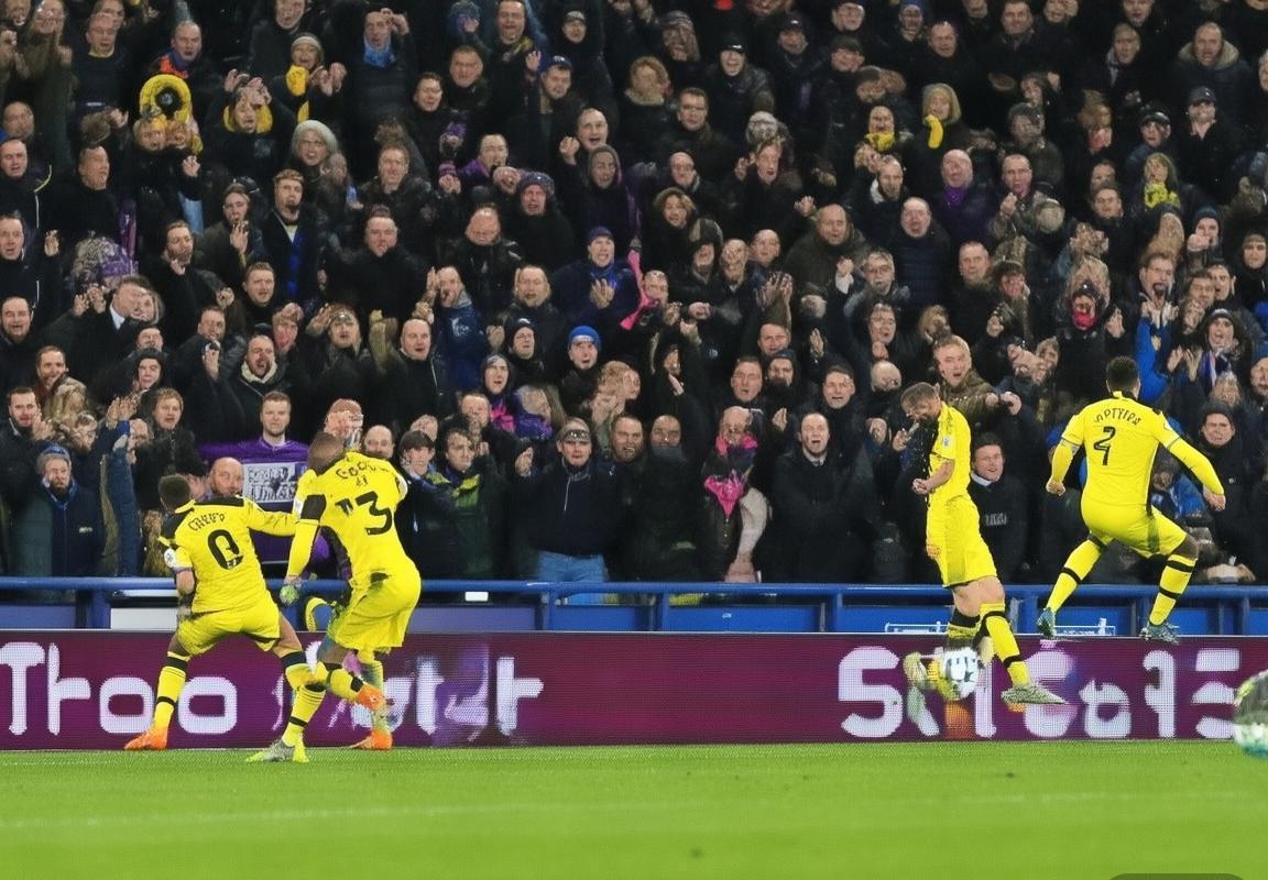 伯恩利1-0险胜埃弗顿：2018巅峰对决经典回顾