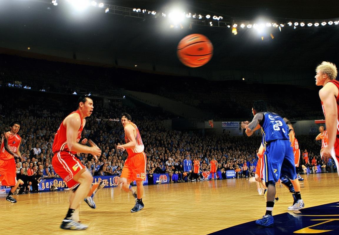 2010年CBA季后赛：广东八一巅峰之战回顾